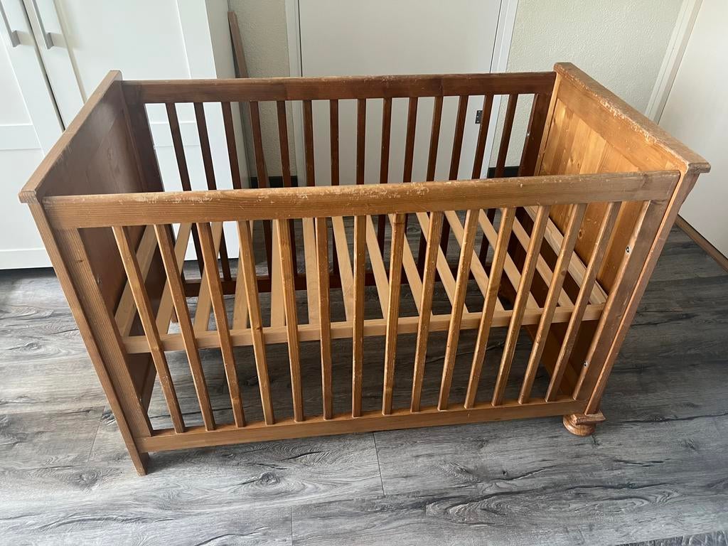 Baby- en kinderbedje evt. met hemeltje en standaard, Ophalen of Verzenden, Gebruikt, Ledikant