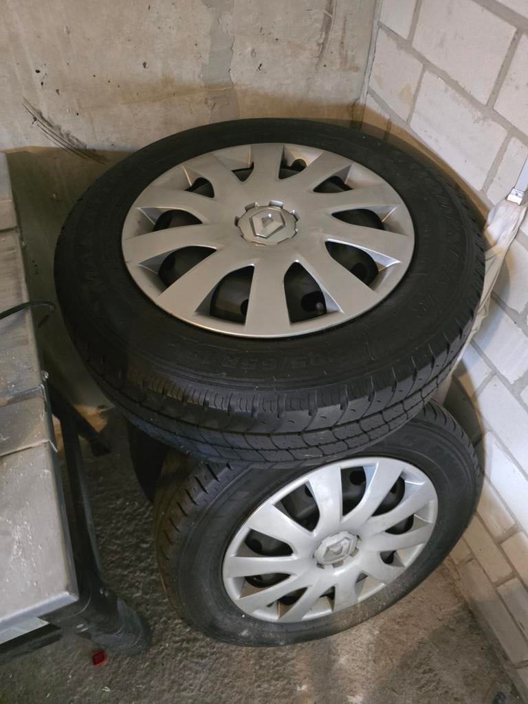 Winterbanden met wieldoppen - 205/65 R16, Auto diversen, Wieldoppen, Ophalen, Nieuw