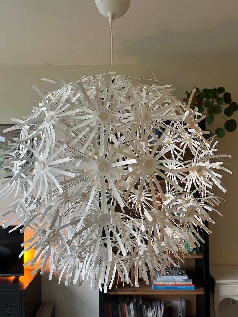 Witte bloemen plafondlamp Ikea, Ophalen, Zo goed als nieuw