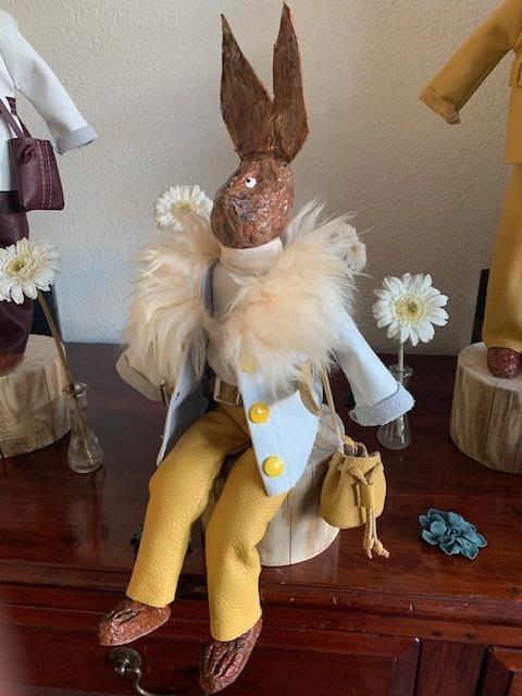 Paashaas easter bunny in leren pak decoratie pasen nr15, Diversen, Pasen, Nieuw, Ophalen of Verzenden