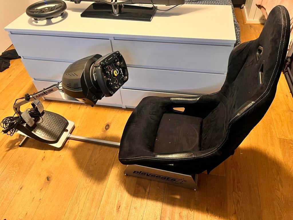 Complete Playseat met 2 F1 games en extra stuur, Online, 1 speler, Racen en Vliegen, Ophalen of Verzenden