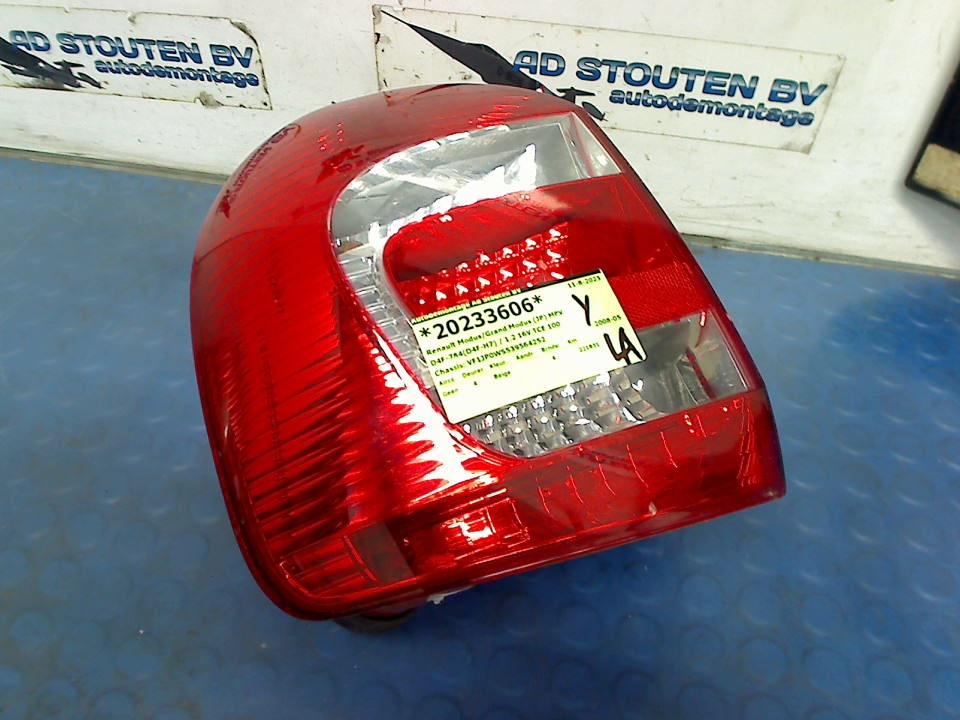 Achterlicht Links Renault Modus/Grand Modus (JP) 8200658411, Gebruikt, Renault Deutschland AG, Dialog.deutschland@renault.de, Peter-Huppertz-Straße 5, Köln 51063, , Duitsland