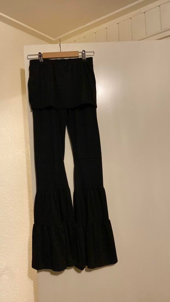 Aparte flared broek mt s of xs, Zwart, Ophalen of Verzenden, Zo goed als nieuw, Maat 36 (S)