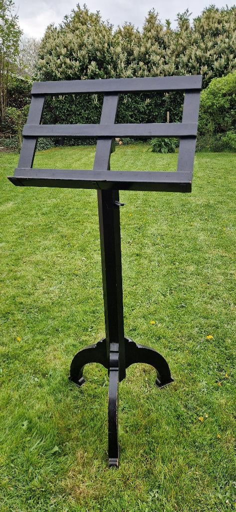 Robuuste zwarte massief houten koorlessenaar / kerklessenaar, Muziek en Instrumenten, Standaards, Ophalen, Gebruikt, Muziekstandaard