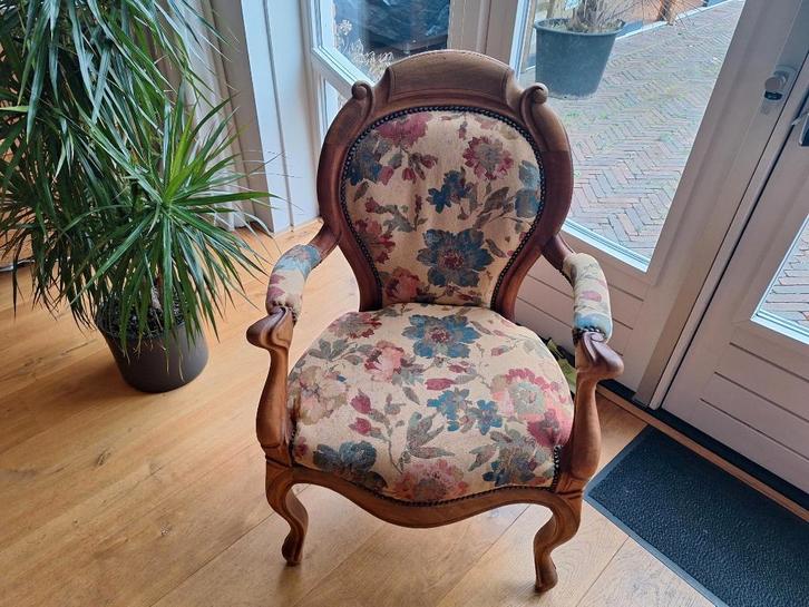 Klassieke Louis XVI-stijl fauteuil, Huis en Inrichting, Fauteuils, Zo goed als nieuw, Hout, 50 tot 75 cm, Minder dan 75 cm, Ophalen