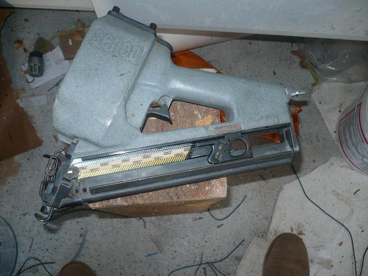 een poppees senco tacker model sfn 11, Doe-het-zelf en Verbouw, Gereedschap | Handgereedschap, Gebruikt, Ophalen of Verzenden