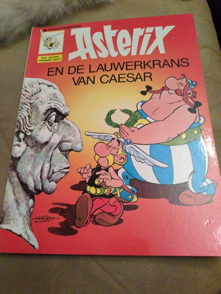 Asterix en de Lauwerkrans van Caesar - Stripboek, Eén stripboek, Ophalen of Verzenden, Gelezen, René Goscinny en Albert Uderzo