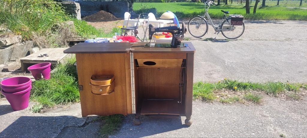 Antieke Phoenix trapnaaimachine in uitklapbaar meubel, Ophalen