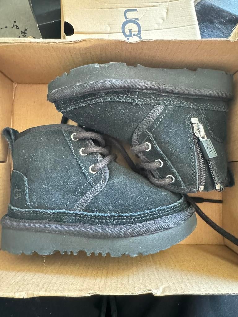 Ugg maat 23.5, Ophalen of Verzenden, Zo goed als nieuw, Jongetje of Meisje, Laarsjes