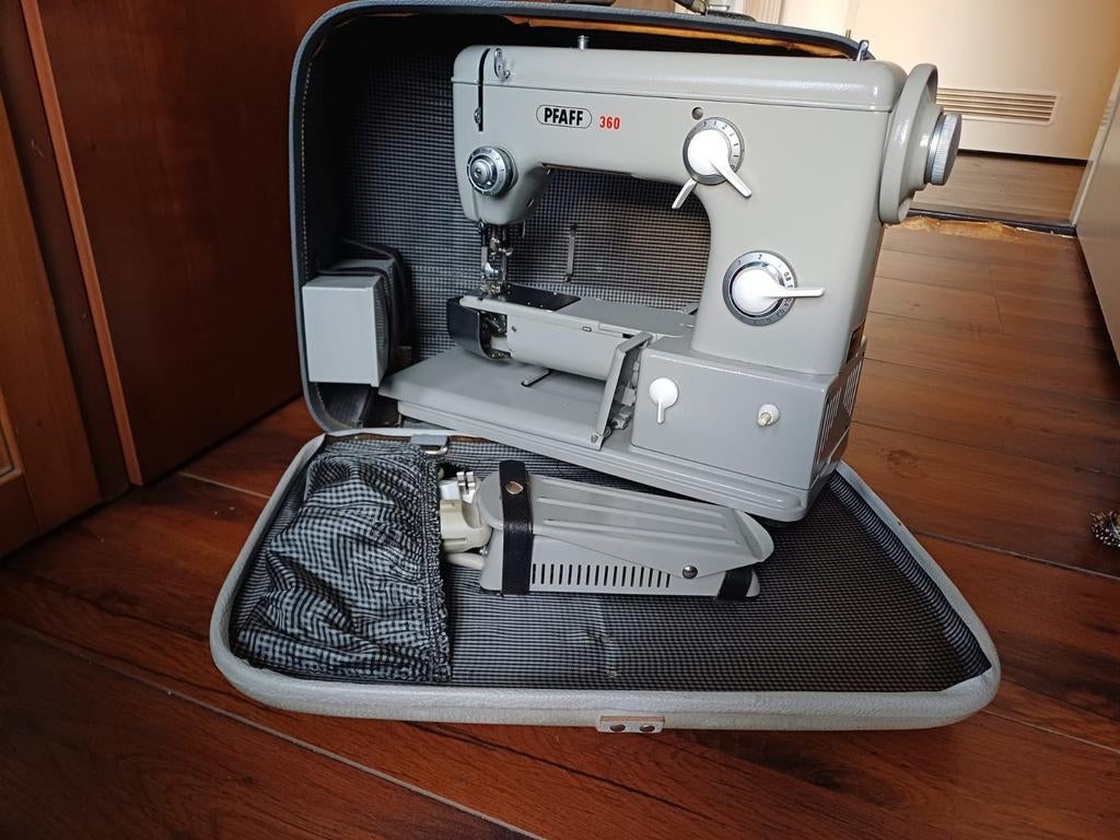 PFAFF 360 Naaimachine in Koffer - Vintage Model, Hobby en Vrije tijd, Naaimachines en Toebehoren, Ophalen of Verzenden