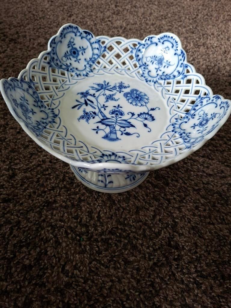2 Meissen schalen op voet, Zwiebelmuster, opengewerkt, Antiek en Kunst, Antiek | Porselein, Ophalen