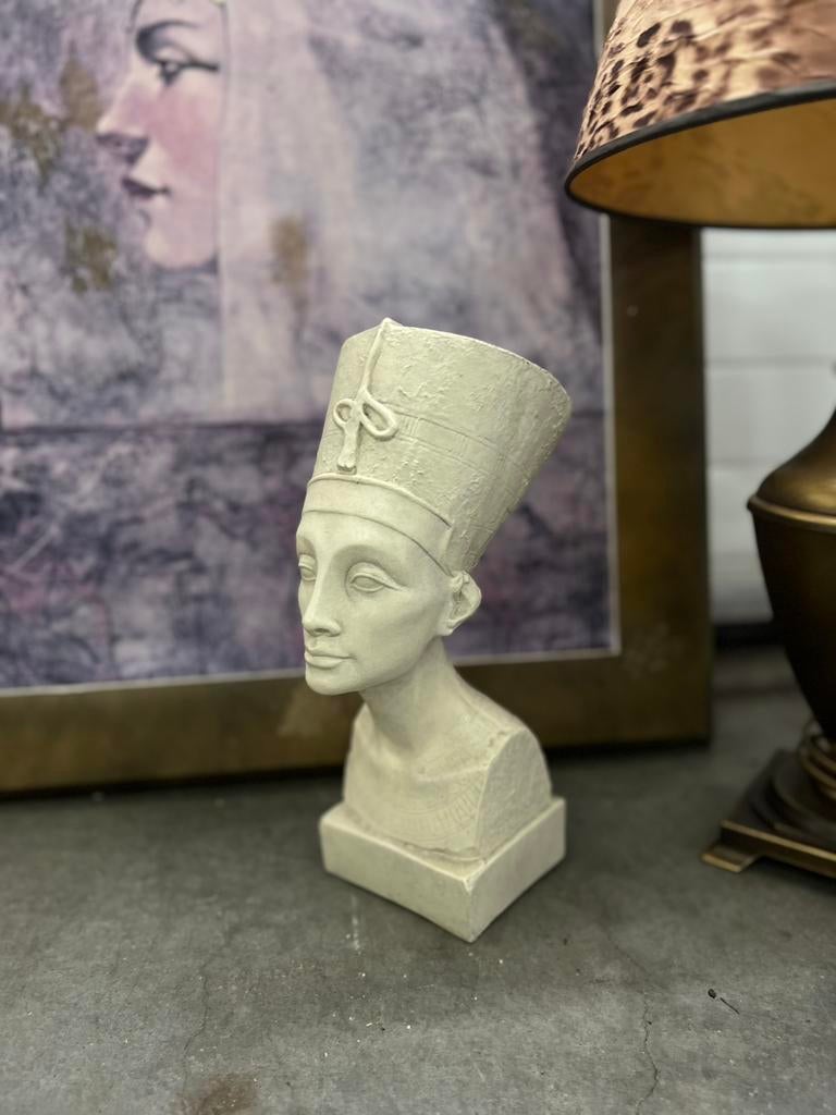 Nefertiti buste gips 30cm – Egyptisch beeld decor, Verzamelen, Beelden en Beeldjes, Zo goed als nieuw, Ophalen of Verzenden