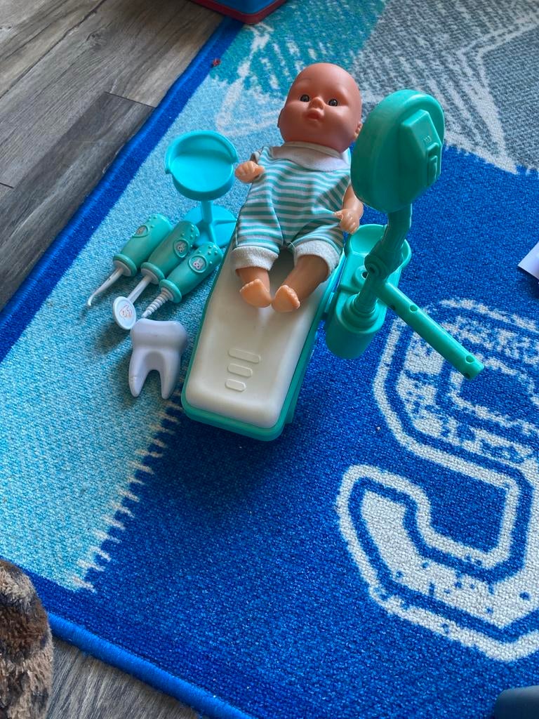 Dokter speelset met pop en tandartsstoel, Ophalen of Verzenden, Gebruikt, Jongen of Meisje