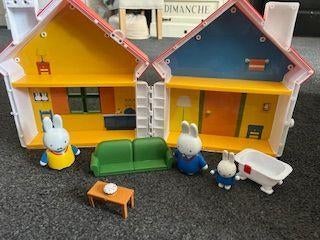 Nijntje meeneem huis en toebehoren, Ophalen, Zo goed als nieuw, Toebehoren