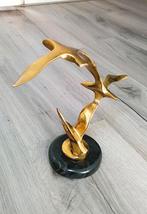 beeldje van  een vlucht meeuwen op marmeren voet, Ophalen of Verzenden, Zo goed als nieuw, Dier