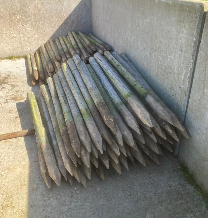 Ronde palen heiningpalen weidepalen 150stuks met  punt 180cm, Tuin en Terras, Palen, Balken en Planken, Ophalen, Gebruikt, Palen