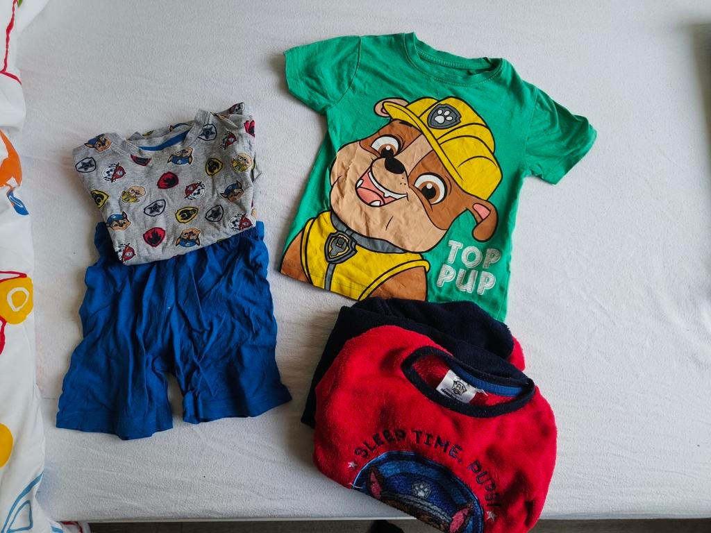Paw Patrol kledingpakket: 3 shirts/pyjama's maat 98/104, Kinderen en Baby's, Kinderkleding | Maat 98, Nacht- of Onderkleding, Gebruikt