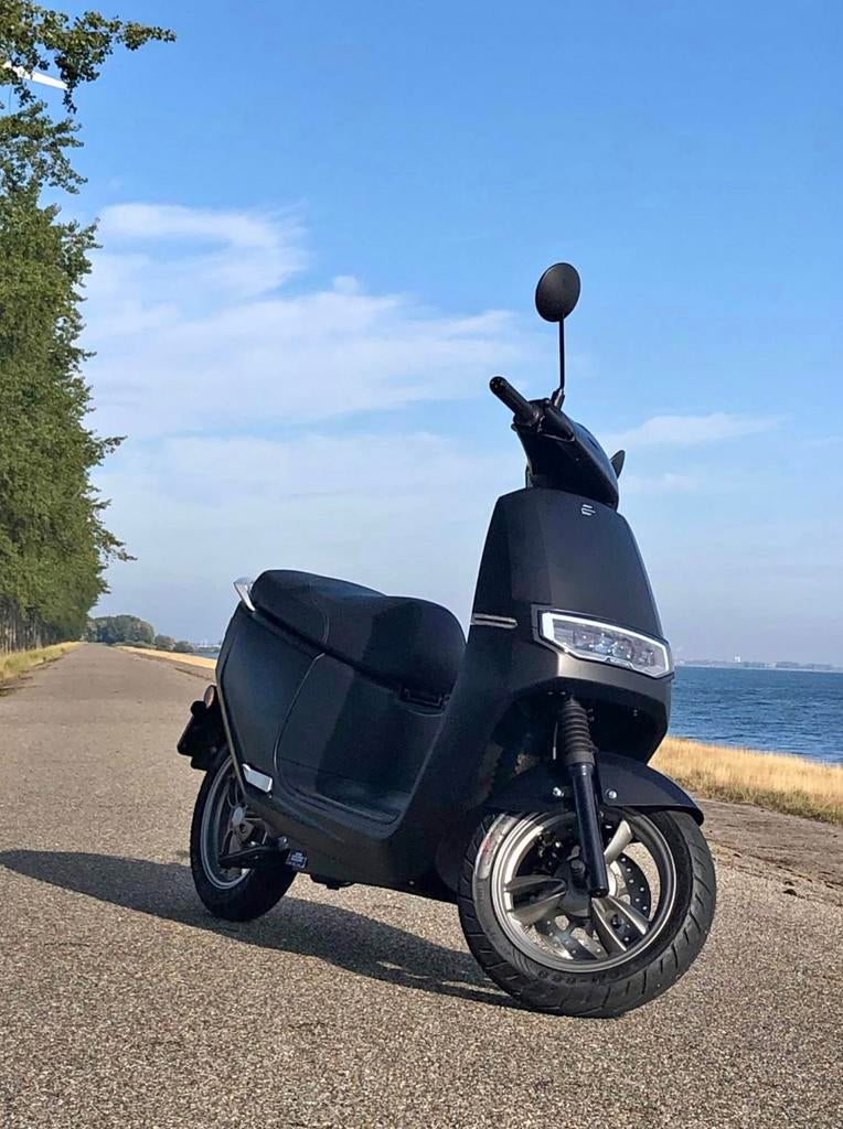 Ecooter E2 elektr. Bijna nieuwe scooter unieke kans., Fietsen en Brommers, Scooters | Overige merken, Ophalen, Zo goed als nieuw
