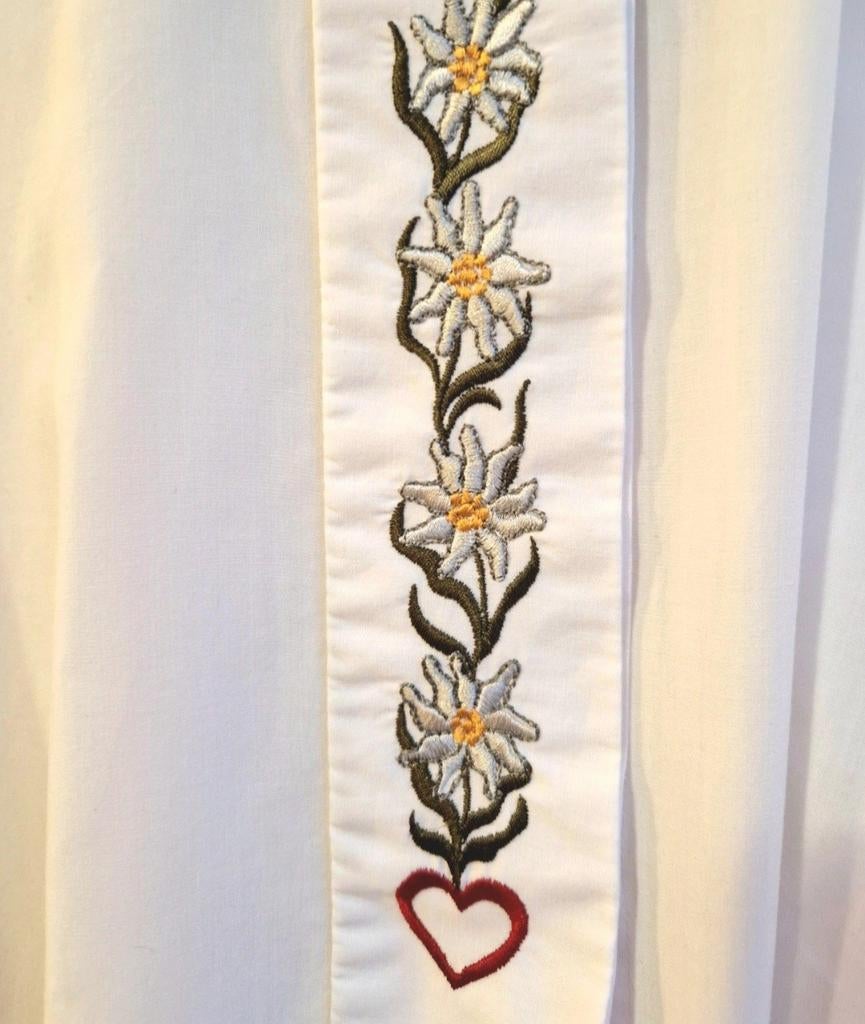 Schattige vintage trachten/borduursel blouse overhemd, Ophalen of Verzenden, Zo goed als nieuw, Maat 46/48 (XL) of groter, Wit