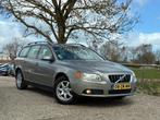Volvo V70 2.5T Kinetic | LEder + Navi + Clima + Cruise nu, Voorwielaandrijving, Beige, Leder en Stof, 2521 cc