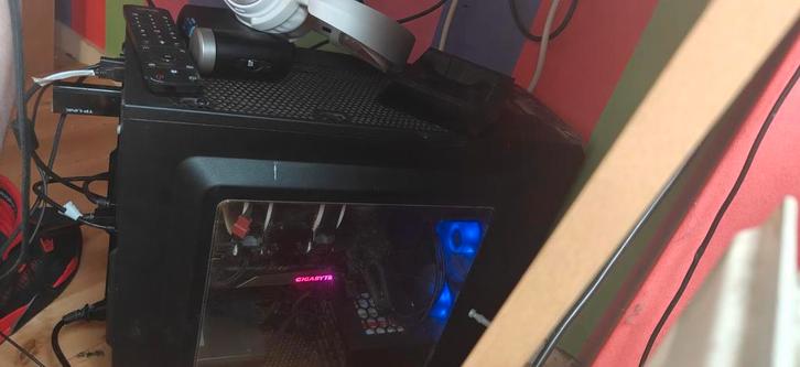 Complete Gaming Setup: PC, PS5, 3 Monitoren & Accessoires, Spelcomputers en Games, Games | Sony PlayStation 5, Zo goed als nieuw