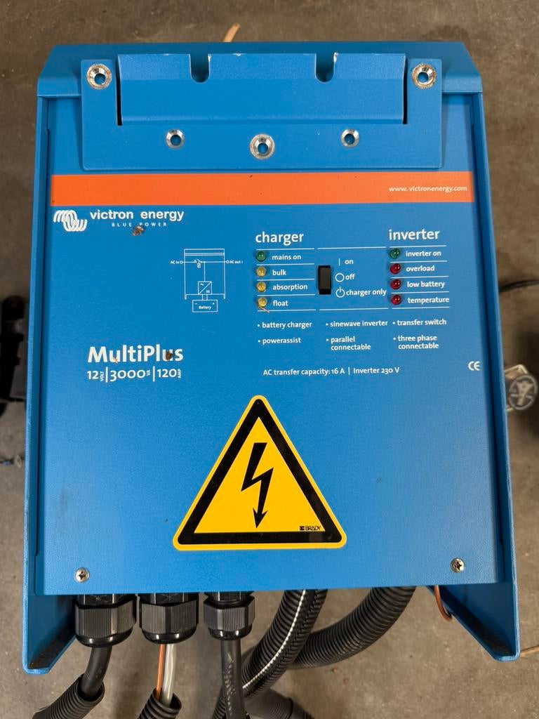 Victron 12v/3000va/120amp, Caravans en Kamperen, Camper-accessoires, Ophalen of Verzenden, Zo goed als nieuw