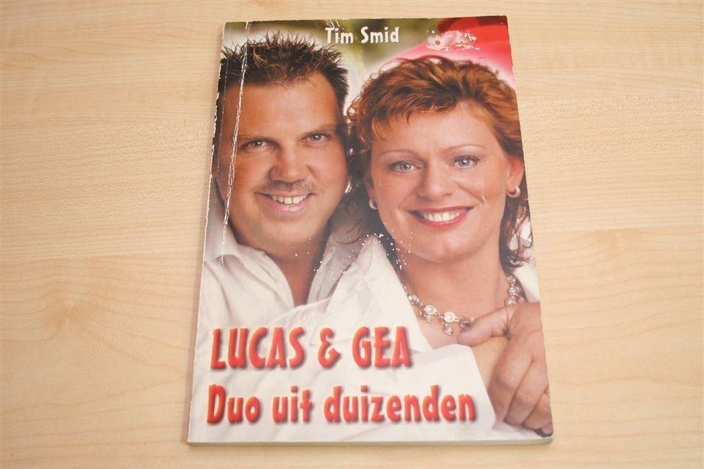 Lucas & Gea — Levenslied Duo — Zeldzaam Fanboek [2004], Boeken, Geschiedenis | Stad en Regio, Ophalen of Verzenden, Gelezen