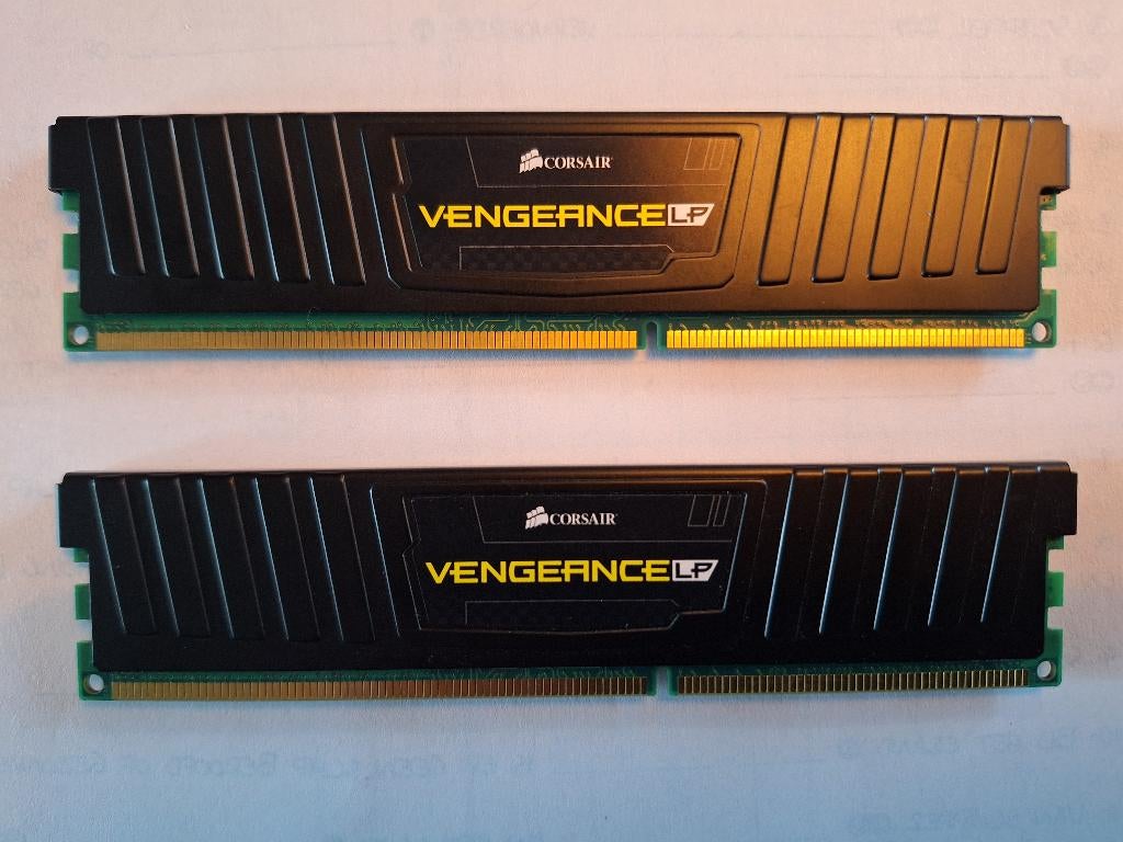 16GB Corsair Vengeance LP CML8GX3M2A1600C9, Gebruikt, DDR3, Ophalen of Verzenden, Desktop