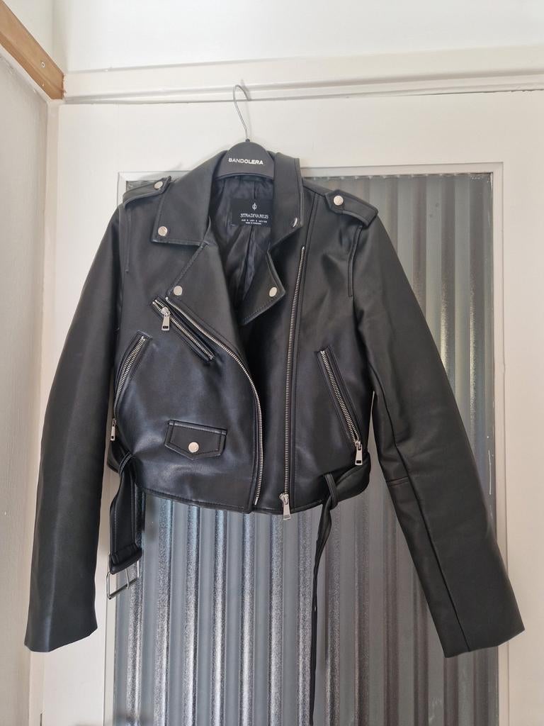 Stradivarius Zwart Bikerjack - S, Kleding | Dames, Jassen | Winter, Zwart, Ophalen of Verzenden, Zo goed als nieuw, Maat 36 (S)