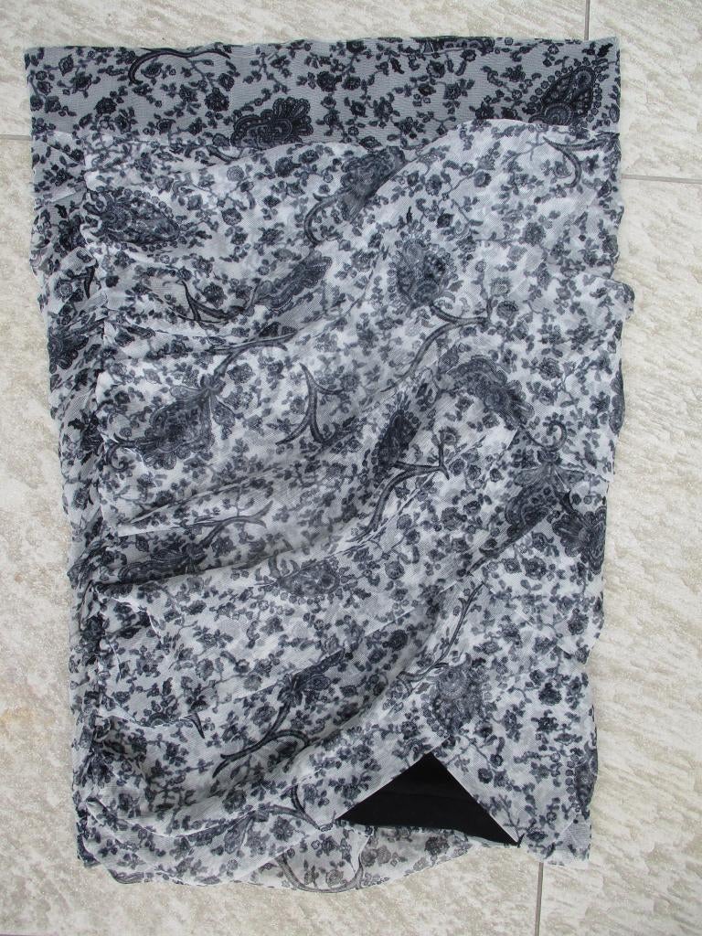 Donna Due rok grijs bloemetjes maat L, Kleding | Dames, Rokken, Maat 42/44 (L), Ophalen of Verzenden, Zo goed als nieuw, Knielengte