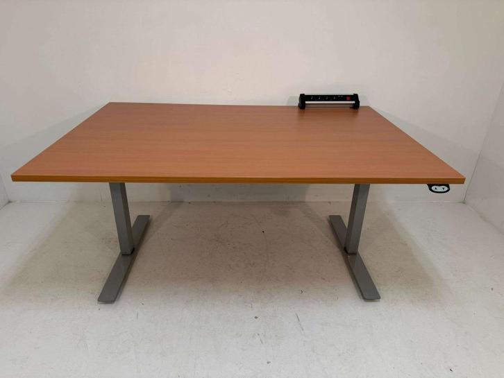 Partij zit/sta bureaus gebruikt 150x100cm €225,- p/st, Doe-het-zelf en Verbouw, IJzerwaren en Bevestigingsmiddelen