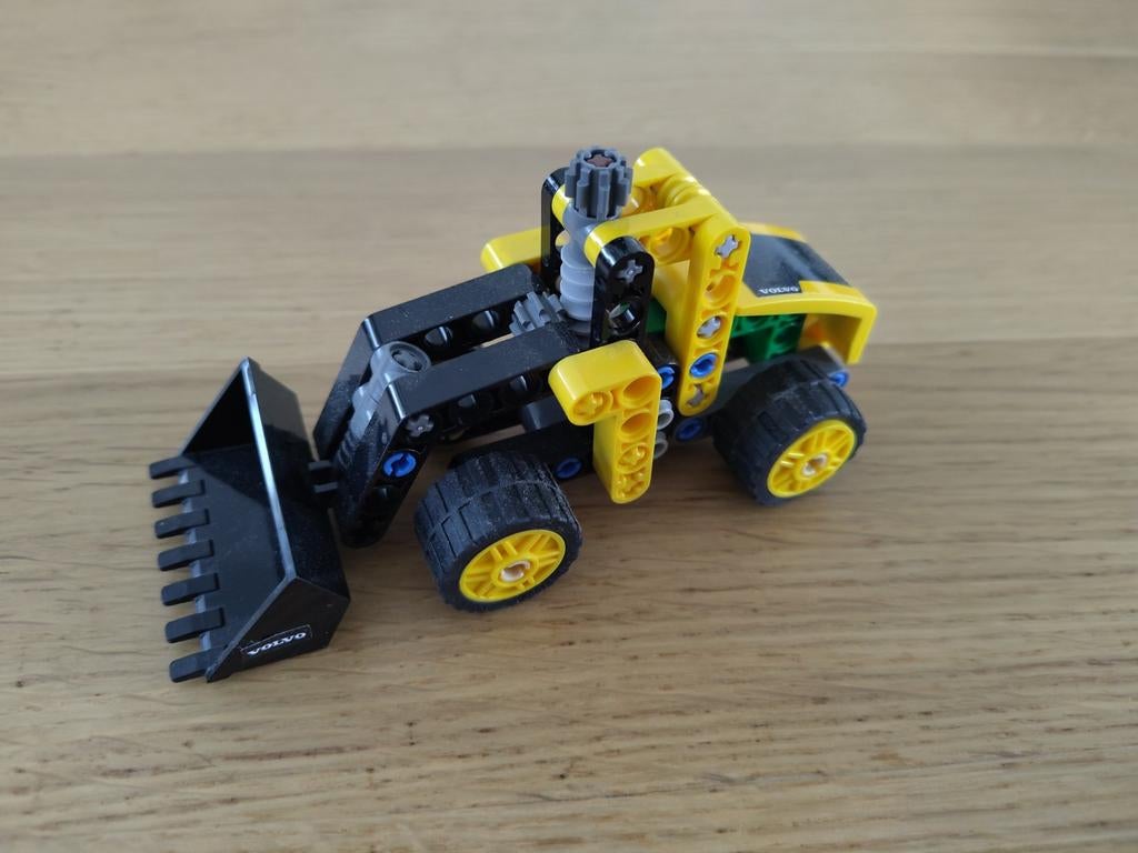 Lego Technic Volvo Wiellader - Compact en Robuust, Ophalen of Verzenden, Gebruikt, Overige merken