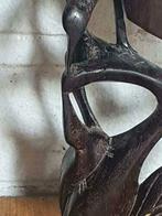 Houtsnijwerk indonesië vogel voert jong, Ophalen