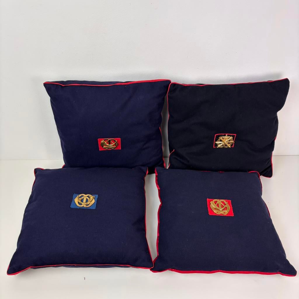 4 kussens met origineel Nederlandse militaire emblemen, Ophalen of Verzenden, Landmacht, Nederland, Embleem of Badge