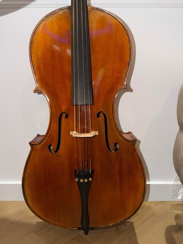 Hongaarse chello, Muziek en Instrumenten, Strijkinstrumenten | Cello's, Ophalen, Zo goed als nieuw, 4/4-cello, Met koffer