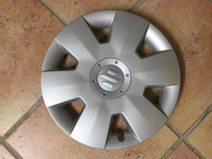 Wieldop Suzuki (15 inch)  nr 2, Auto diversen, Wieldoppen, Gebruikt, Ophalen of Verzenden
