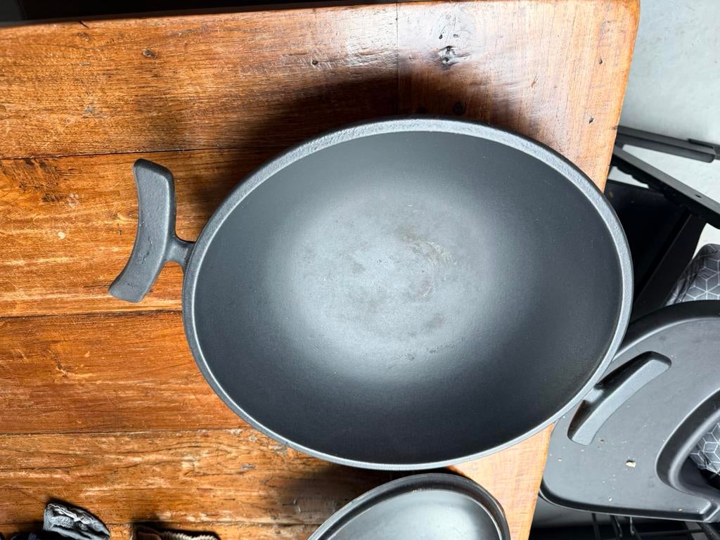Gietijzer wok, Huis en Inrichting, Keuken | Potten en Pannen, Ophalen, Zo goed als nieuw, Gietijzer, Wok
