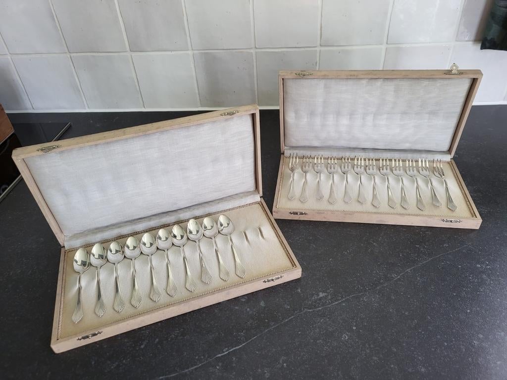 Vintage gebaksvorkjes en lepeltjes in originele doos, Antiek en Kunst, Antiek | Bestek, Ophalen of Verzenden