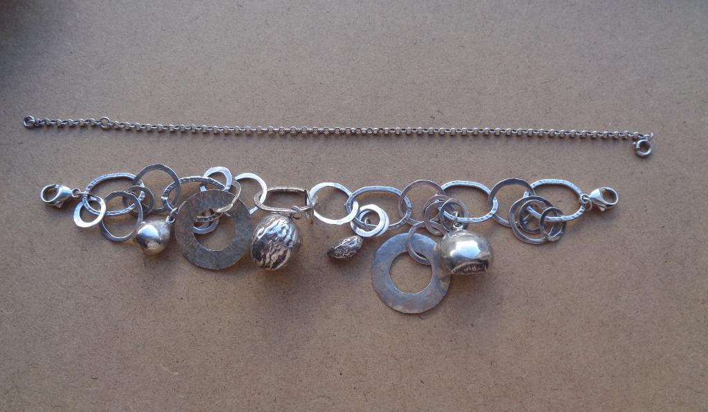 zilveren  ketting of armband met massief hangers [1034], Verzenden, Zo goed als nieuw, Met bedels of kralen, Zilver