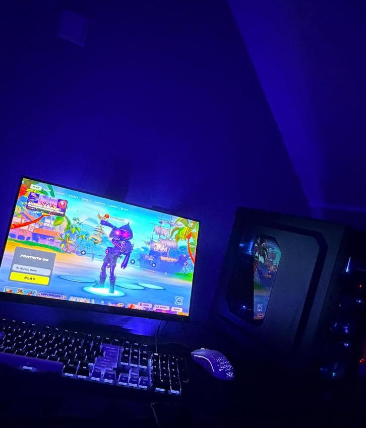 Complete Gaming Setup  | Alles inbegrepen | Werkt top, Spelcomputers en Games, Games | Pc, Zo goed als nieuw, Overige genres, 1 speler