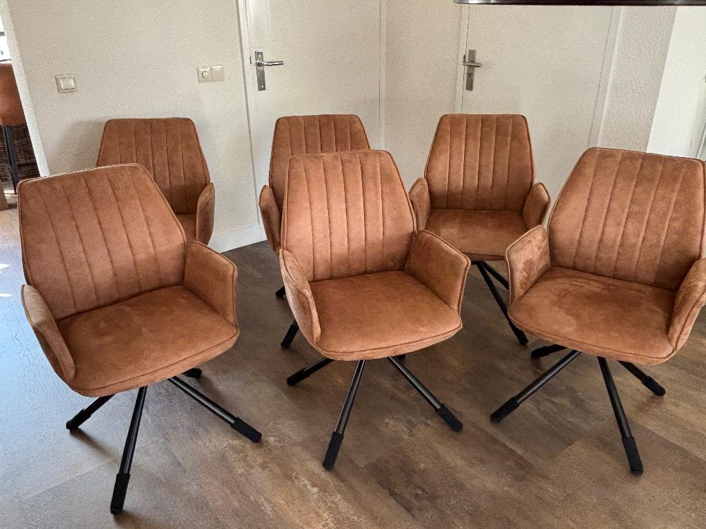 Tafel met 6 eetkamer stoelen., Ophalen, Zo goed als nieuw, Koloniaal en landelijk., 4 tot 6 stoelen