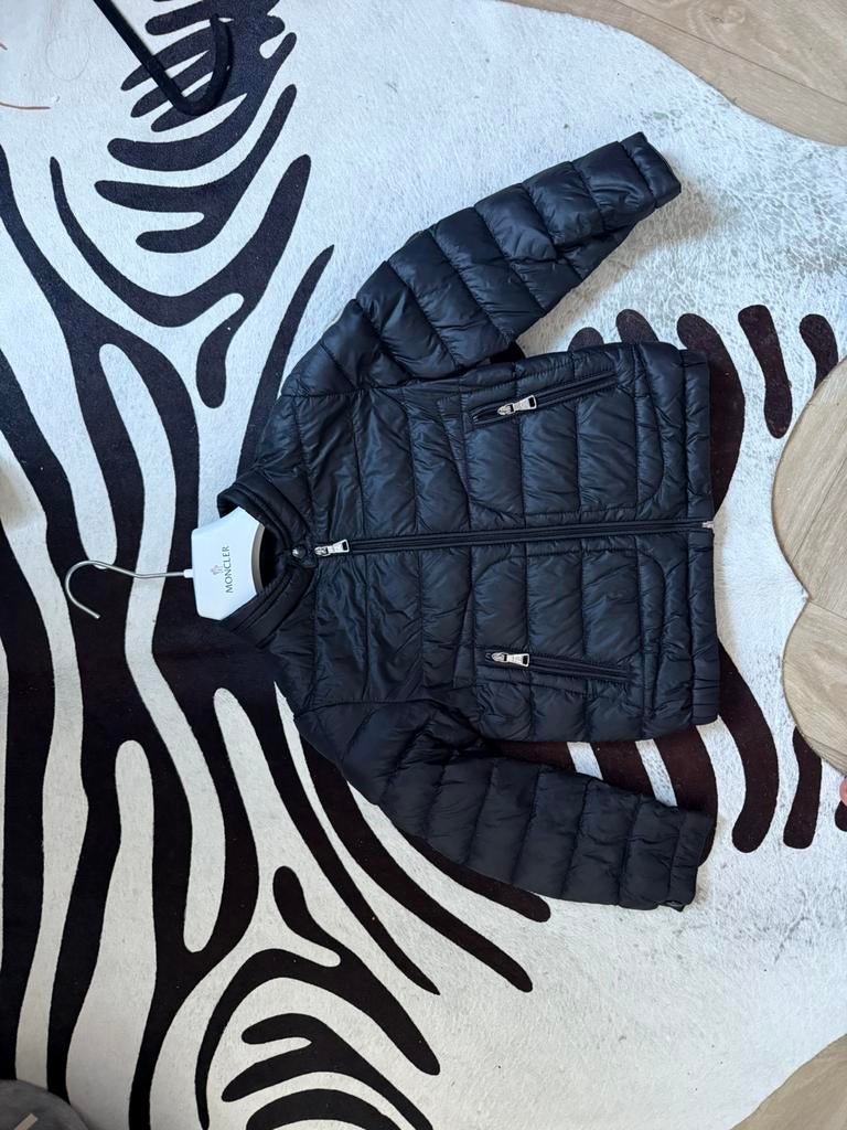 Moncler jacket enfant 4 jaar, Kinderen en Baby's, Ophalen of Verzenden, Zo goed als nieuw, Jongen of Meisje, Jas