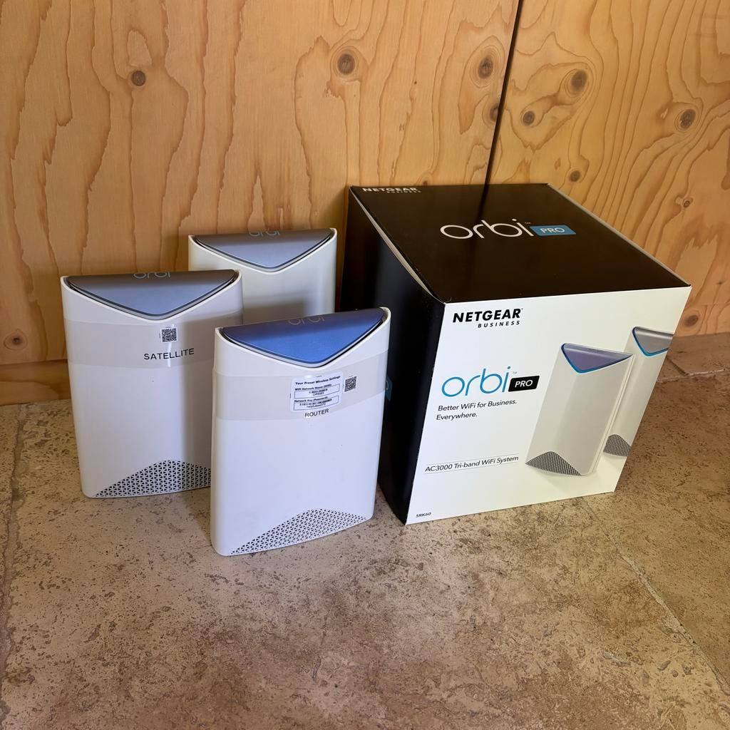 Netgear Orbi Pro SRK60 | Tri-band mesh WiFi | groot bereik, Ophalen of Verzenden, Zo goed als nieuw, Router