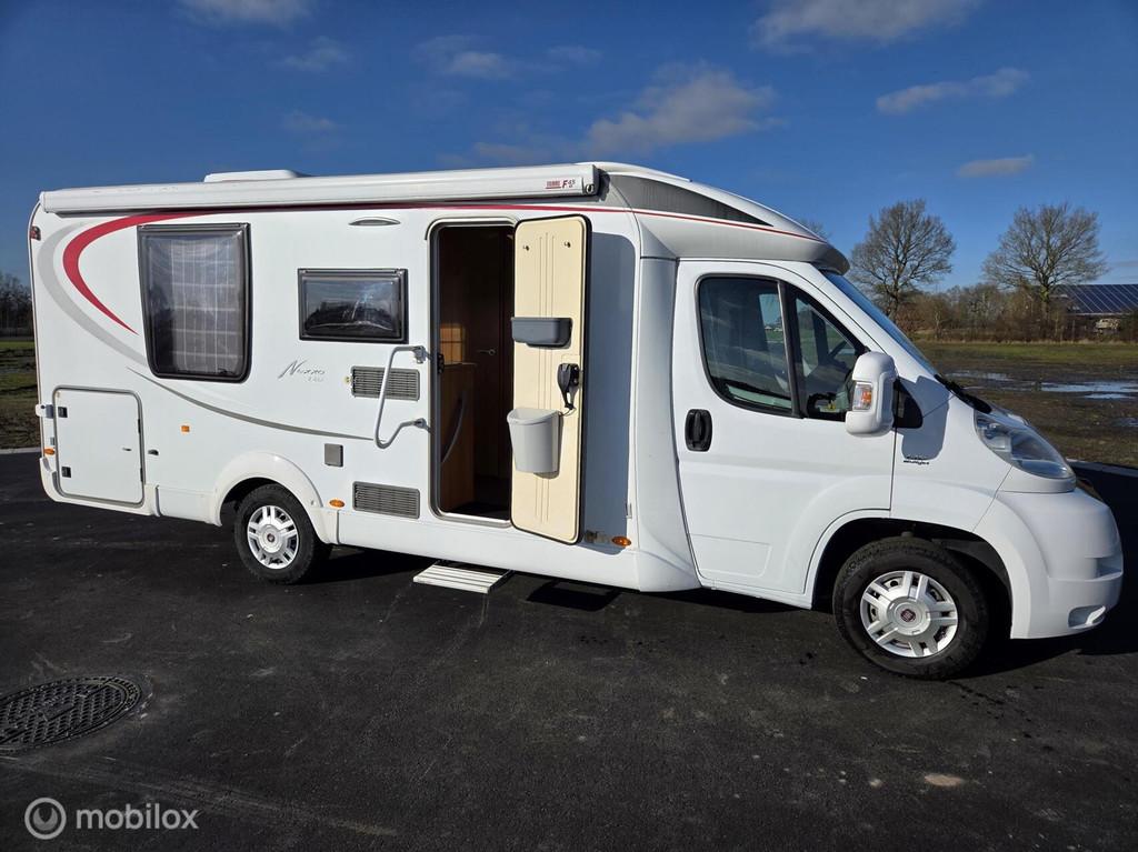 Bürstner Nexxo T687 2010 Queensbed2x airco, Solar, 131pk, Caravans en Kamperen, Afzuigkap, Luifel, Bedrijf, Bürstner