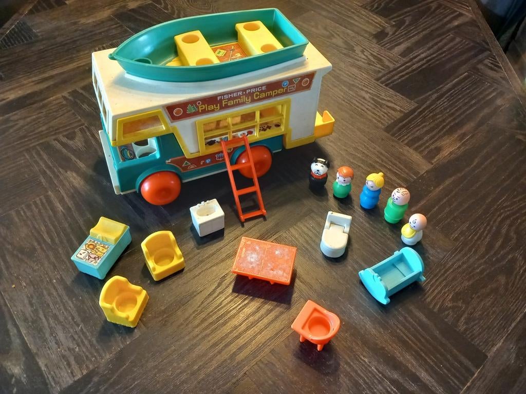 Vintage Fisher-Price Play Family Camper met accessoires, Gebruikt, Service@fisher-price.com, Ophalen of Verzenden, 636 Girard Avenue, East Aurora, NY 14052, USA