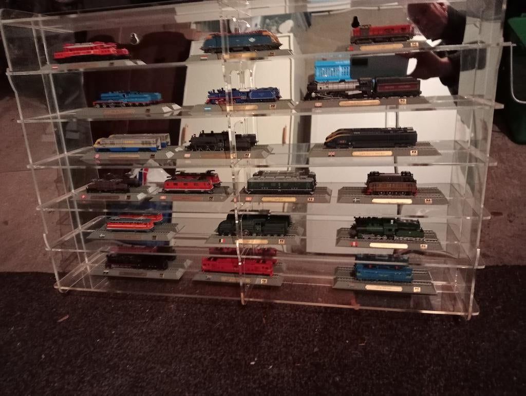 Vitrinekast voor modeltreinen, Ophalen, Gelijkstroom