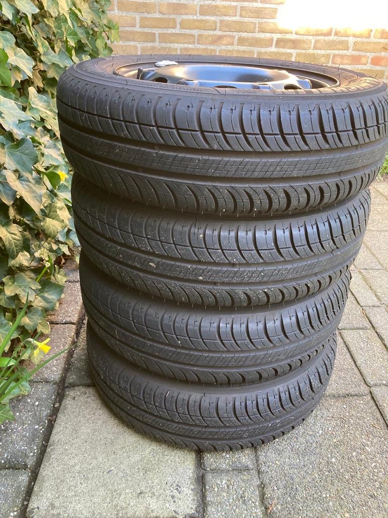 Zomerbanden op velg 165/70 R 14 81T Michelin Energy Saver, Ophalen, 14 inch, Gebruikt, Banden en Velgen