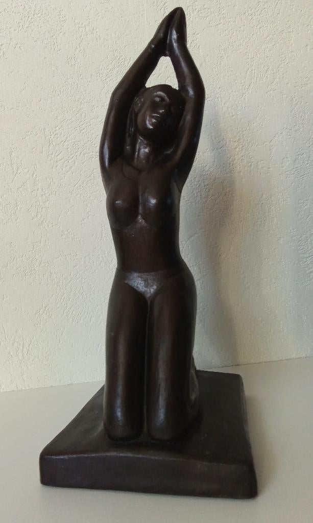 Jonge Vrouw Zonaanbidder - Beeld Sculptuur, Ophalen of Verzenden, Zo goed als nieuw, Mens