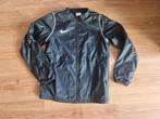 Zwart Nike traingsjack wind/regenjack mt 147-158, Jongen of Meisje, Sport- of Zwemkleding, Ophalen of Verzenden, Zo goed als nieuw