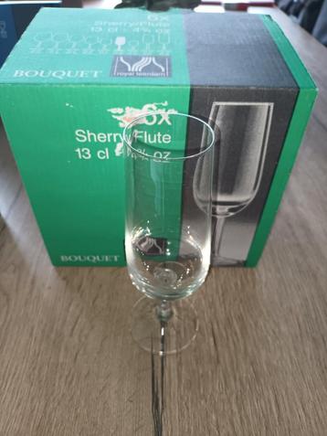 Champagne en Cherry glazen NIEUW in doos beschikbaar voor biedingen